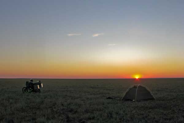 Kazakhstan-tramonto-tenda