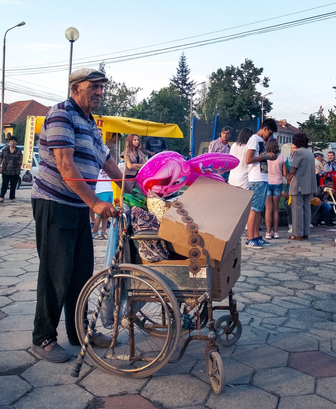 balcani-in-moto-festa-rom-venditore