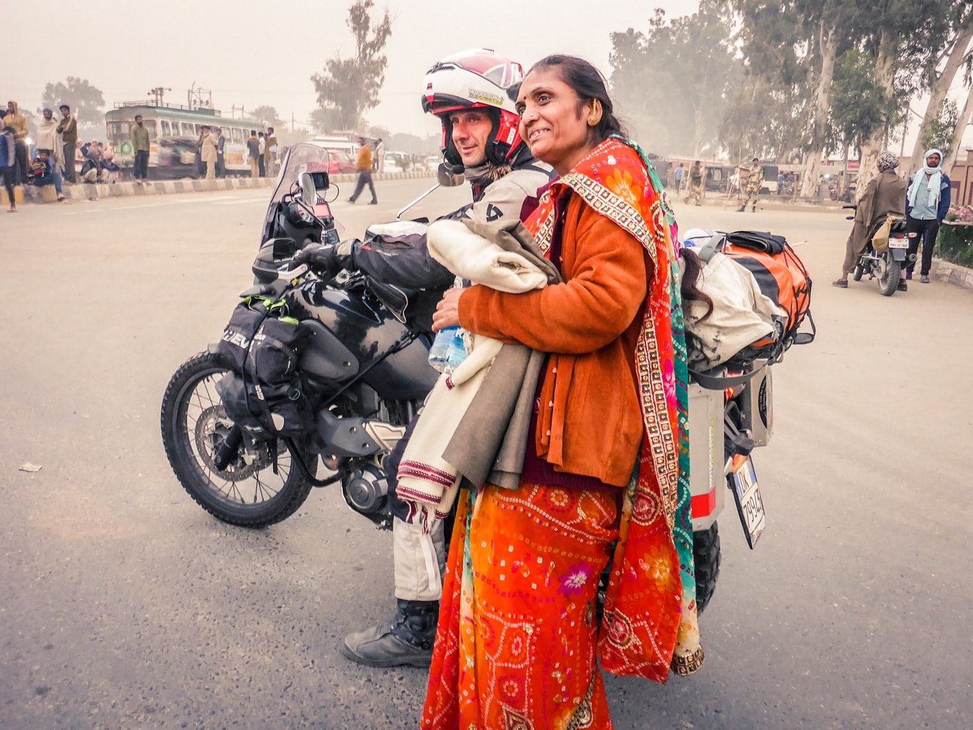 viaggio in india donna moto