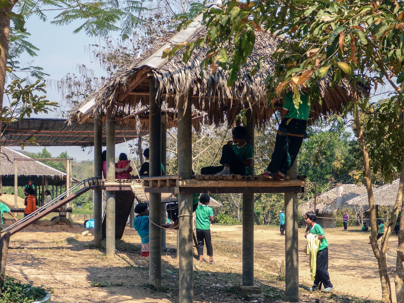 rifugiati birmani gioco scuola